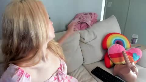 Hayley online show from April 2026 01:52:02 PM