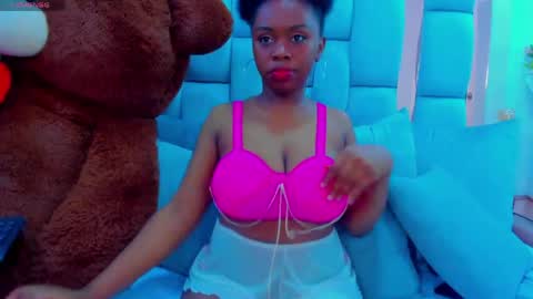 hazel_lanee online show from April 2026 05:07:01 AM