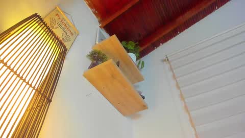 Im Hazel online show from December 2024 12:04:01 PM