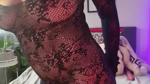 Hazeleo online show from December 2025 08:39:02 PM