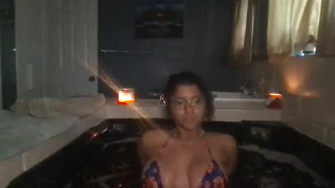 Snapshot of hazell77 chatting on November 2025 06:07:01 PM hazell77 online show from November 2025 06:07:01 PM