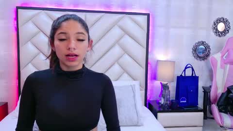 Snapshot of hazelmoret chatting on September 2025 11:33:01 AM HazelMoret online show from September 2025 11:33:01 AM