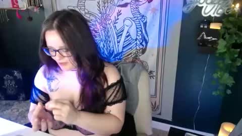 HazeyViolet333 online show from April 2026 08:51:01 PM