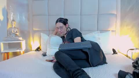 Keira Hecate online show from December 2025 08:07:02 PM