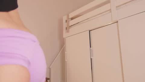 Snapshot of hee_jeen chatting on December 2024 12:19:01 AM Jeen online show from December 2024 12:19:01 AM