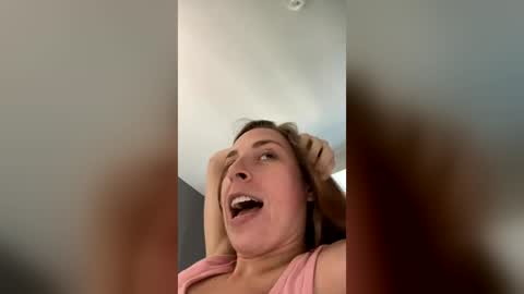 heidi_is_here_72 online show from June 2026 10:02:01 PM
