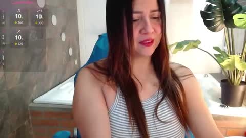 Snapshot of heidy_wells chatting on May 2026 01:38:01 PM Heidy online show from May 2026 01:38:01 PM