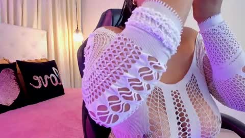              online show from October 2025 05:26:02 PM