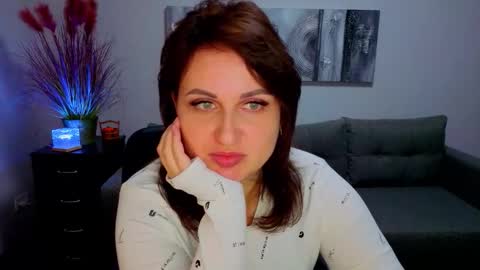 Snapshot of helen_rossi chatting on November 2025 06:45:02 AM Helen online show from November 2025 06:45:02 AM