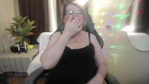 Snapshot of helenenigma chatting on February 2025 04:46:01 AM helenenigma online show from February 2025 04:46:01 AM