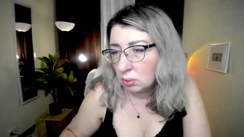 Snapshot of helenenigma chatting on October 2025 06:28:02 PM helenenigma online show from October 2025 06:28:02 PM