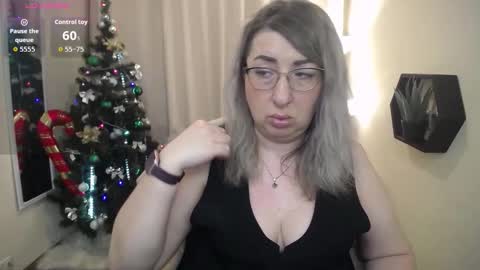 Snapshot of helenenigma chatting on December 2025 07:53:01 PM helenenigma online show from December 2025 07:53:01 PM