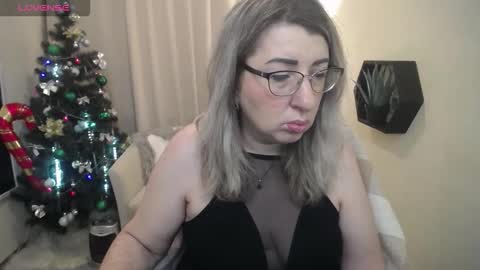 Snapshot of helenenigma chatting on December 2025 07:32:01 PM helenenigma online show from December 2025 07:32:01 PM