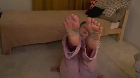 Snapshot of helga_vibe chatting on March 2026 12:44:01 PM Helga online show from March 2026 12:44:01 PM