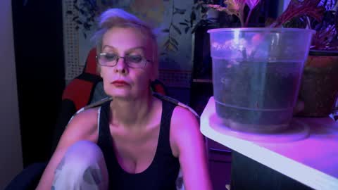 Helga online show from April 2026 10:53:01 PM