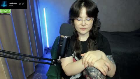 Red online show from November 2025 07:03:01 PM