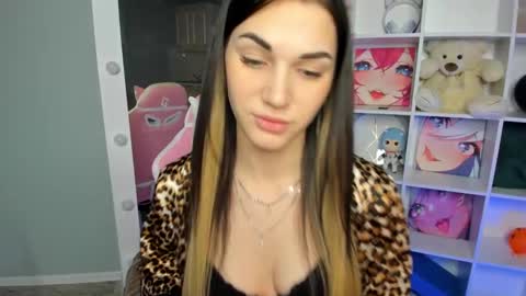 Snapshot of hellen__moore chatting on December 2024 01:03:01 AM GTM3Mon Tue Wed Thu Fri San 0400 am-1030pm online show from December 2024 01:03:01 AM