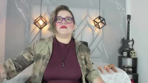 HELLEN online show from October 2025 02:04:01 PM