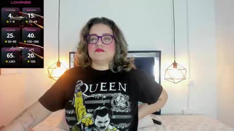 HELLEN online show from October 2025 01:43:02 PM
