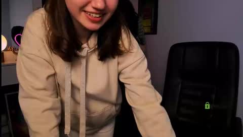 Helli online show from March 2025 12:00:02 AM