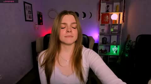 Helli online show from April 2026 07:16:01 PM