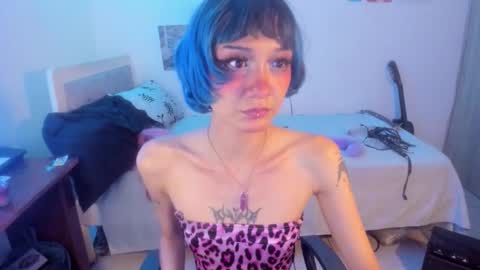 Snapshot of helloskinnygirls chatting on November 2025 10:09:02 PM Raven and Momo online show from November 2025 10:09:02 PM