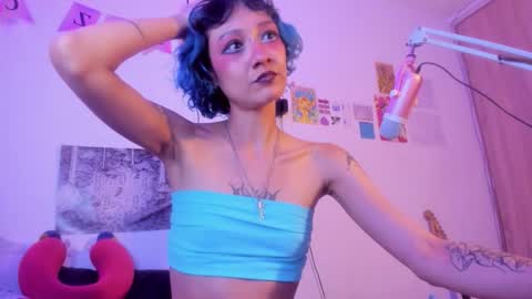 Snapshot of helloskinnygirls chatting on November 2025 05:33:01 AM Raven and Momo online show from November 2025 05:33:01 AM