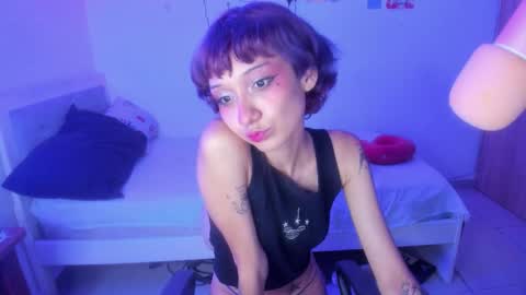 Snapshot of helloskinnygirls chatting on February 2026 03:27:02 AM Raven and Momo online show from February 2026 03:27:02 AM