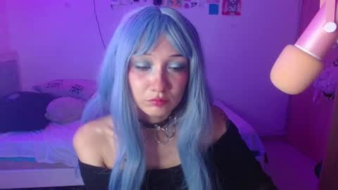 Snapshot of helloskinnygirls chatting on February 2026 09:13:01 PM Raven and Momo online show from February 2026 09:13:01 PM