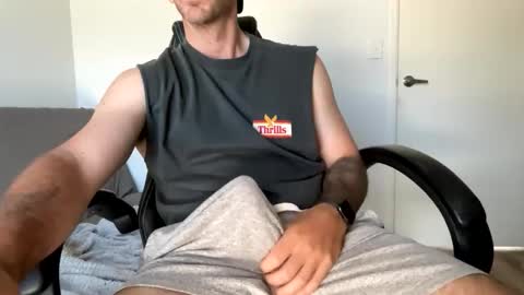 Snapshot of hendo92 chatting on December 2025 03:23:02 AM Hendo online show from December 2025 03:23:02 AM