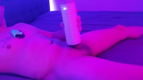 HENNIDRIP online show from November 2025 01:18:01 AM