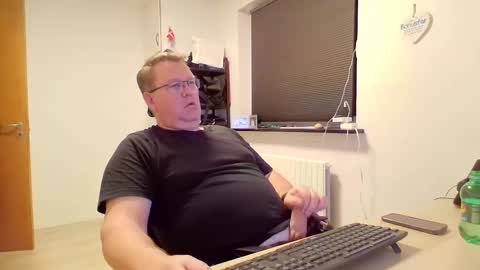 henrikrp1971 online show from December 2024 05:46:01 PM