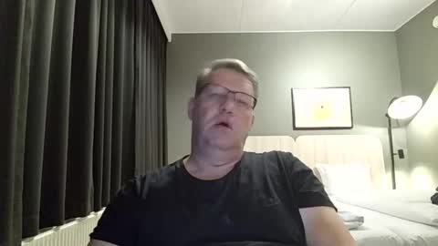 henrikrp1971 online show from November 2025 10:37:02 PM