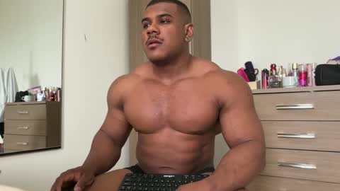 Snapshot of henrimusclee chatting on January 2025 09:07:02 PM Henri online show from January 2025 09:07:02 PM