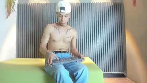 Snapshot of henry_green2 chatting on February 2026 07:36:01 PM Henry online show from February 2026 07:36:01 PM