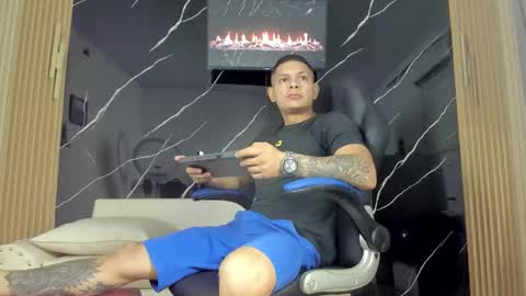 henrydouglas online show from April 2026 05:01:02 AM