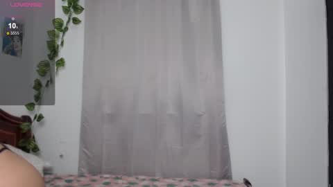 Snapshot of hermione_sweet18 chatting on December 2024 09:19:01 PM Alana online show from December 2024 09:19:01 PM