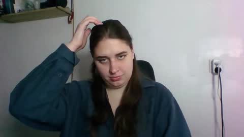 hess_luna_ online show from October 2025 10:08:01 AM