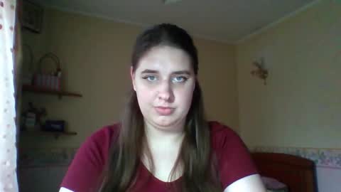 hess_luna_ online show from November 2025 10:15:02 AM