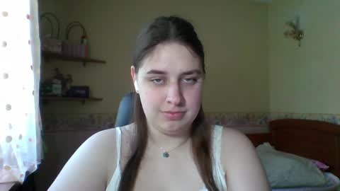 hess_luna_ online show from May 2026 09:04:02 AM