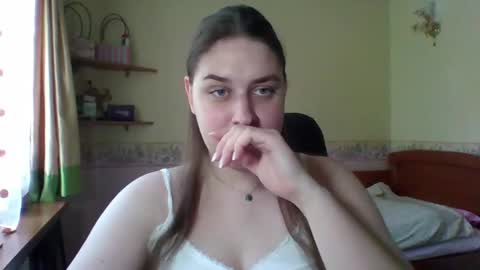 hess_luna_ online show from May 2026 09:04:01 AM