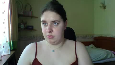 hess_luna_ online show from May 2026 09:06:02 AM