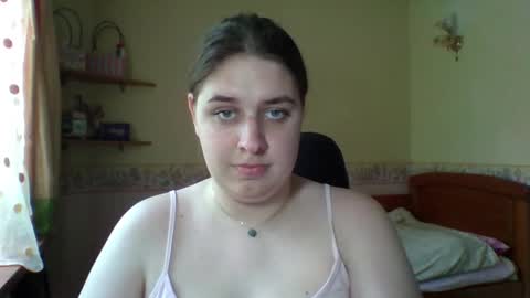 hess_luna_ online show from May 2026 09:06:01 AM