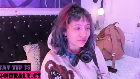 Snapshot of hey_noraly chatting on June 2026 01:15:01 PM Noraly online show from June 2026 01:15:01 PM