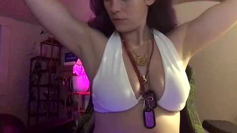 Snapshot of heynicole01 chatting on January 2025 05:13:01 AM FlexieFae online show from January 2025 05:13:01 AM