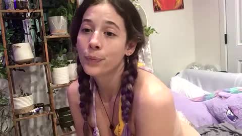 Snapshot of heynicole01 chatting on March 2025 03:43:02 AM FlexieFae online show from March 2025 03:43:02 AM