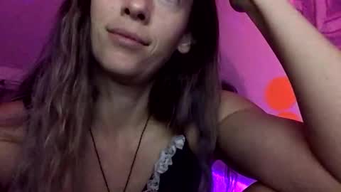 Snapshot of heynicole01 chatting on October 2025 04:31:02 AM FlexieFae online show from October 2025 04:31:02 AM