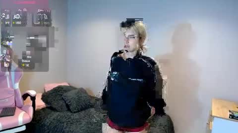 Snapshot of hi_scarlett chatting on February 2025 12:14:02 PM hi_scarlett online show from February 2025 12:14:02 PM