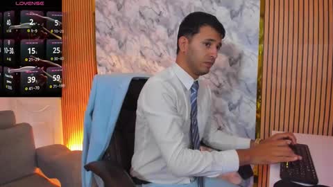 Snapshot of hiddenoffice chatting on October 2025 11:30:02 AM George online show from October 2025 11:30:02 AM