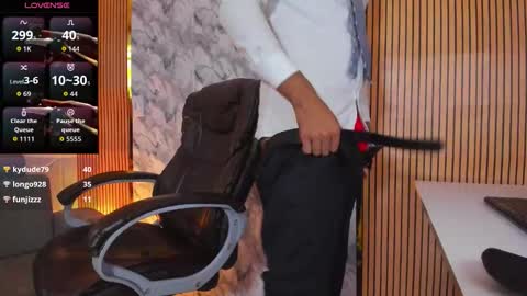 Snapshot of hiddenoffice chatting on October 2025 11:43:01 AM George online show from October 2025 11:43:01 AM